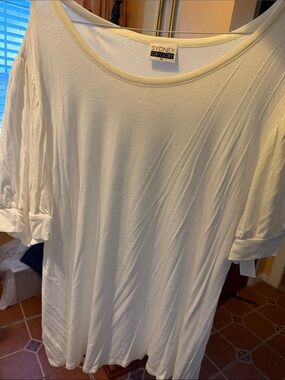 Gregory White Scoop-Neck Short Sleeve Top